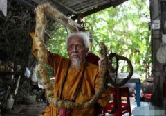 越南92岁大爷80年未剪头发,神的旨意头发剪掉就会死