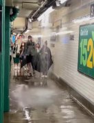 纽约暴雨 洪流猛灌地铁站,大水漫灌看得让人胆战心惊