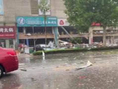 山东一门店爆炸 相邻银行损毁严